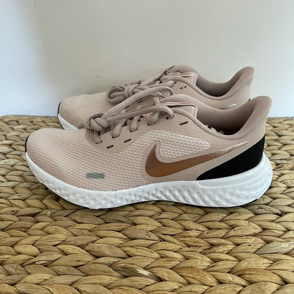 Nikes women’s running shoes - BRAND NEW size 7